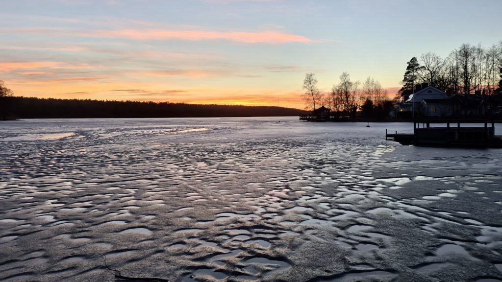 Frozen lakes in the evening 2021 by Ingemar Pongratz